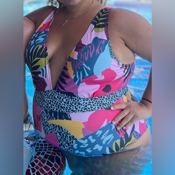 Tropical V neck One piece Swimsuit - Picture 2 of 5